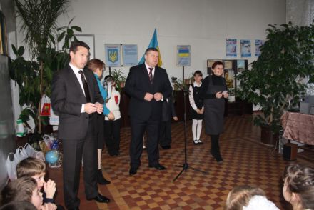 Учеников Красногоровской школы поздравили с Днем Святого Николая (фото)