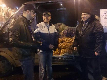 Фермеры Марьинского района передали киевскому Евромайдану тонны мяса и овощей (фото)