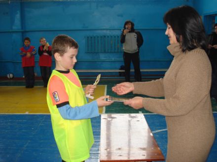 В Марьинском районе определили лучшую школьную минифутбольную команду (фото)