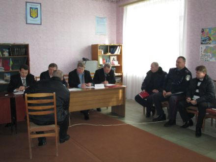 Милиция обсудила насущные проблемы с жителями Марьинского района (фото)