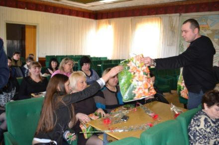 Коллектив Марьинского районного отдела милиции поздравил своих очаровательных женщин-коллег с 8 марта (фото)