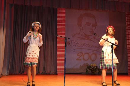В Курахово прошел литературно-музыкальный вечер, посвященный 200-летию со дня рождения "Кобзаря" (фото)