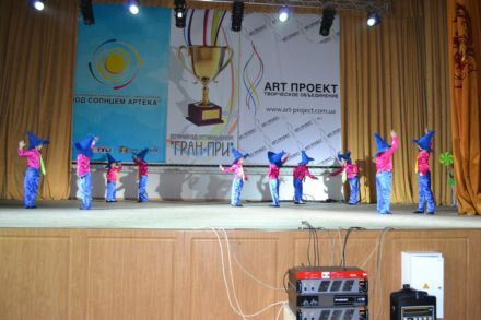 Марьинский танцевальный коллектив "AVERS - REVERS" привез награды со Всеукраинского фестиваля (фото)