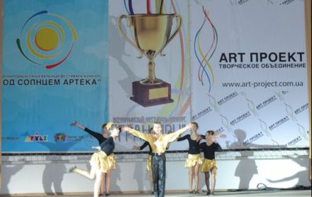 Марьинский танцевальный коллектив "AVERS - REVERS" привез награды со Всеукраинского фестиваля (фото)