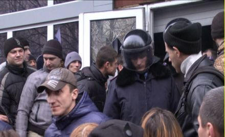 Милиция устанавливает личности демонстрантов, совершавших правонарушения во время митингов в Донецке (фото)