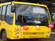Одной из школ Марьинского района торжественно вручили новый школьный автобус (фото)