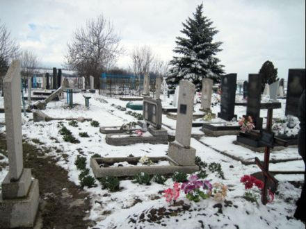 Отец троих детей разрушал могилы в Марьинском районе (фото)