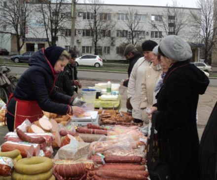 В Марьинке прошла праздничная предпасхальная ярмарка (фото)