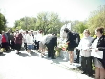 В Курахово почтили память погибших чернобыльцев (фото)