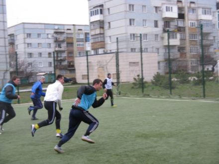 Как работники Селидовской исправительной колонии № 82 играли в футбол в Курахово (фото)