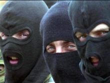 В Марьинском районе неизвестные в камуфляже и масках ограбили предпринимателя