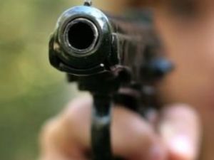 Стрельба в Курахово: один убитый, есть раненые