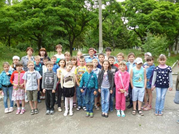Учащиеся начальной школы Угледара побывали на экскурсии в милиции (фото)