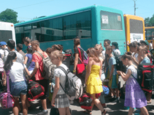 Минсоцполитики сообщает о необходимости немедленной эвакуации 64 детей из Марьинки