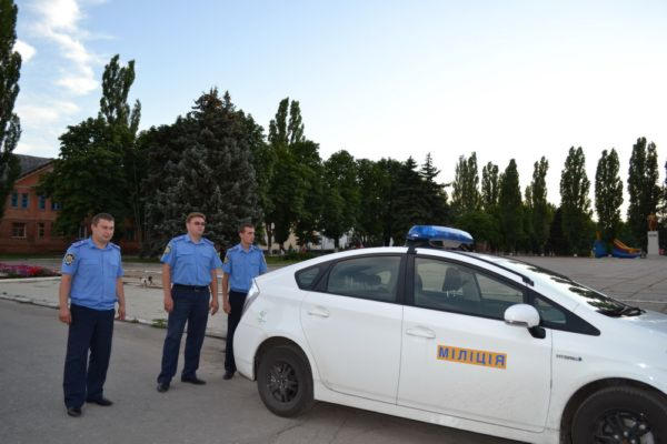 Правопорядок в Курахово обеспечивают усиленные патрули милиции и добровольные дружинники из Кураховской ТЭС (фото)