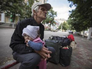 Беженцы из Марьинки прибывают в Доброполье. Ситуация в районе остается напряженной