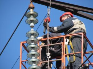 В результате сегодняшних боевых действий в районе Красногоровки повреждена высоковольтная линия электропередач