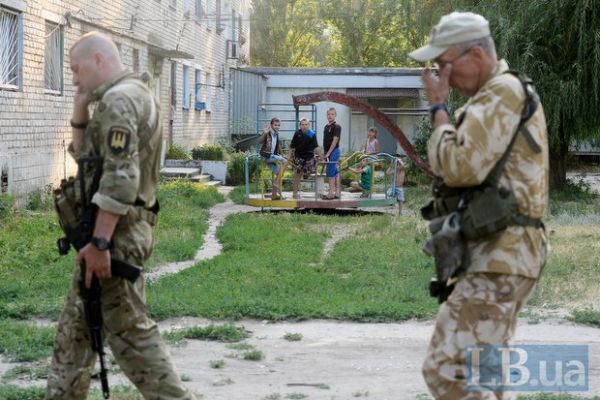 Батальон "Донбасс" передислоцировался в Курахово и помогает обеспечивать правопорядок в городе (фото)