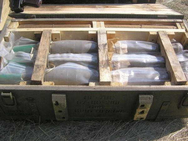 В Красногоровке военные обнаружили склад оружия, боеприпасов и взрывчатки (фото)