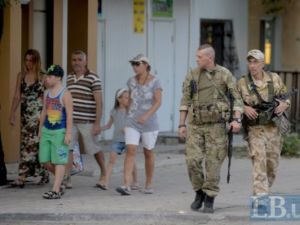 Батальон “Донбасс” передислоцировался в Курахово и помогает обеспечивать правопорядок в городе (фото)