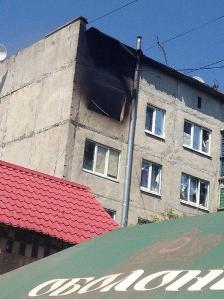 В Красногоровке в результате артобстрела повреждены жилые дома (фото, видео)