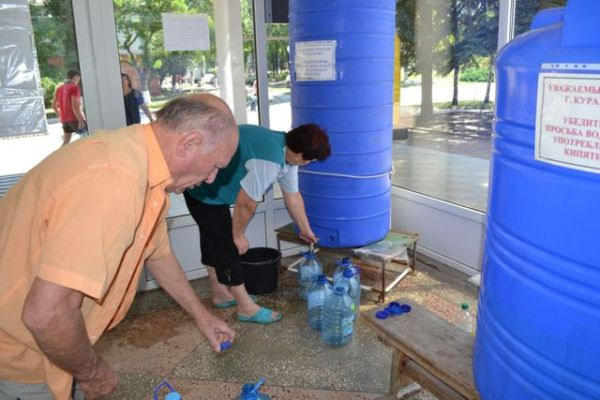 Запасов питьевой воды в Курахово хватит до начала октября (фото)