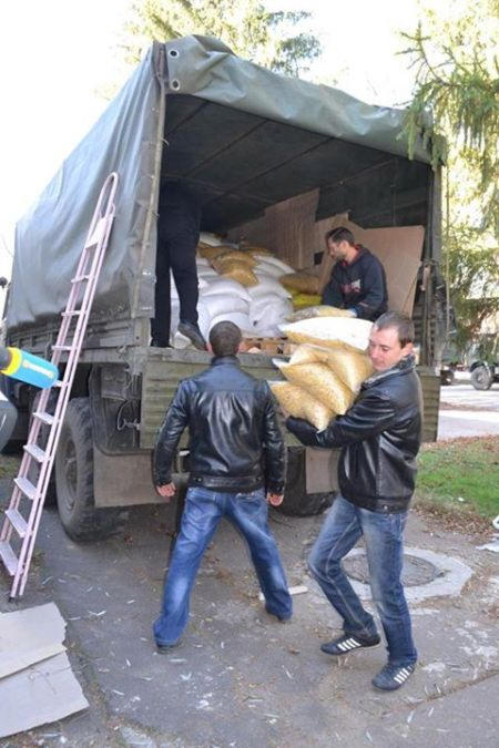 В Красногоровку прибыла колонна гуманитарной помощи