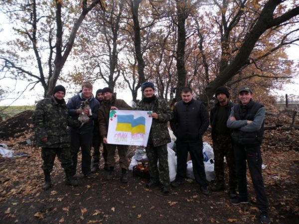 Украинские военные в Марьинке получили гуманитарную помощь от волонтеров (фото)