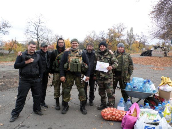 Украинские военные в Марьинке получили гуманитарную помощь от волонтеров (фото)