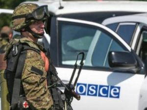 В районе Марьинки обстреляли автомобиль международных наблюдателей ОБСЕ