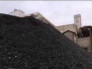 Угольные склады в Угледаре ломятся от угля, который оказался не нужен правительству Украины