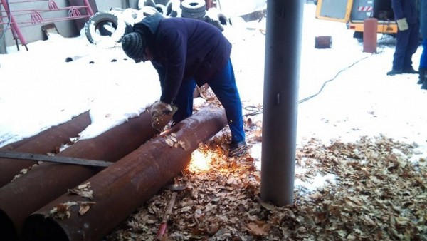 Во время ремонта газопровода в Марьинке два человека подорвались на растяжке