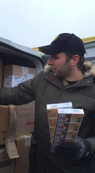 Грузовики с гуманитаркой покинули блокпост в районе Курахово после того, как в них были найдены сигареты и водка