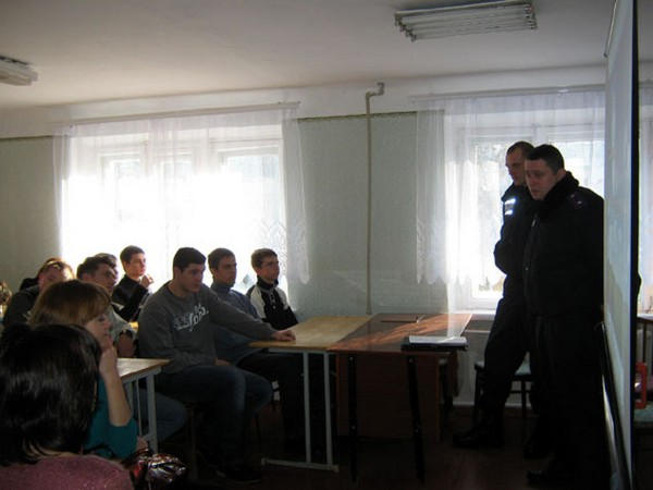 Милиция занялась правовым воспитанием студентов Кураховского техникума