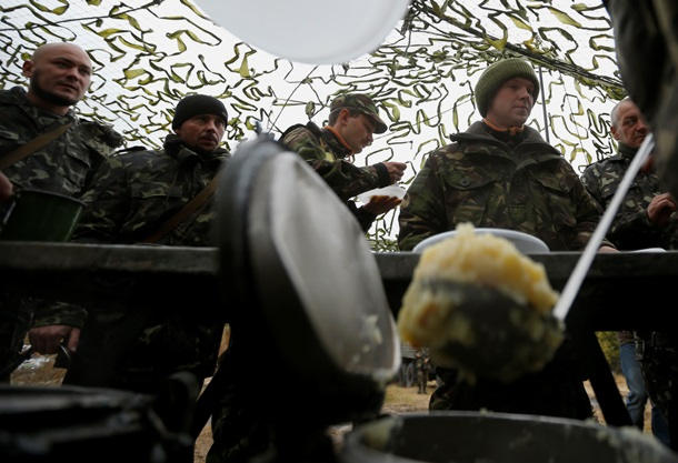 Украинские военные в селе Луганское