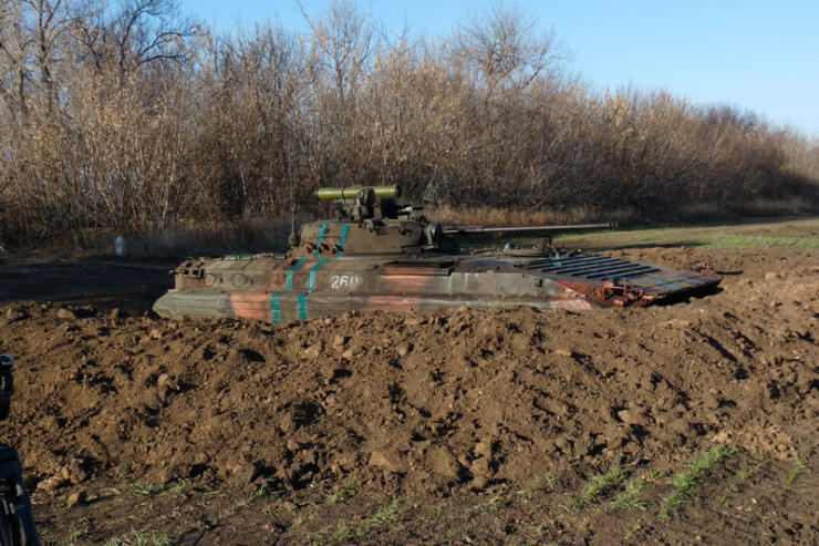 Военные "закопали" танки в землю