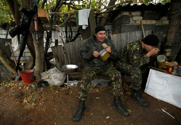 Как живут украинские военные в Марьинском районе