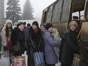 Из Красногоровки и Марьинки эвакуируют мирных жителей и государственные организации