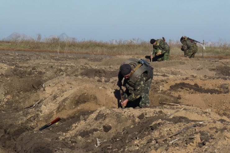 Окопы и траншеи украинских военных