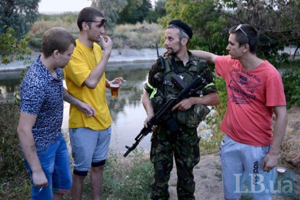 Бойцы "Донбасса" с жителями Курахово