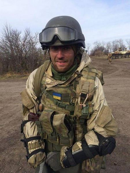 Военный, "отжавший" у боевиков под Марьинкой КамАЗ, стал полным кавалером ордена “За мужество”