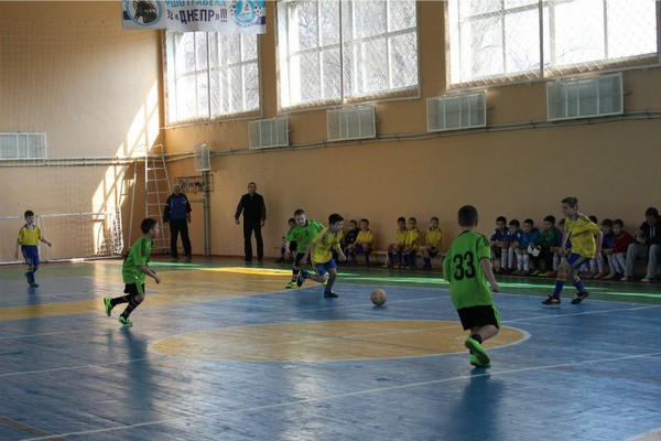 Школьники прифронтового Курахово привезли медали с турнира по мини-футболу