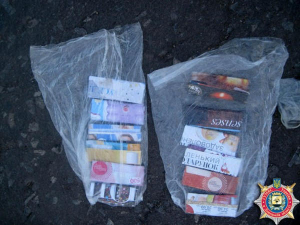 На блокпосту в Максимилиановке задержан водитель рейсового автобуса, перевозивший наркотики в мягкой игрушке