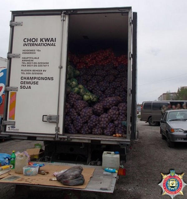 В Угледаре обнаружены грузовые автомобили, перевозившие картофель по поддельным документам