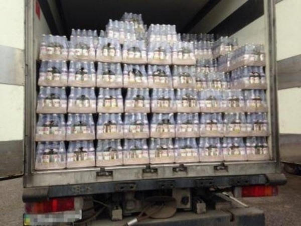 Через Марьинский район на оккупированную территорию пытались провезти 20 тысяч бутылок "паленой" водки