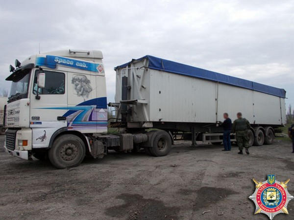 В Угледаре обнаружены грузовые автомобили, перевозившие картофель по поддельным документам