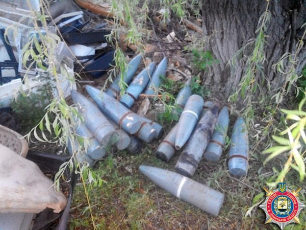 Мужчина из Угледара покупал у жителей Марьинского района крупнокалиберные снаряды