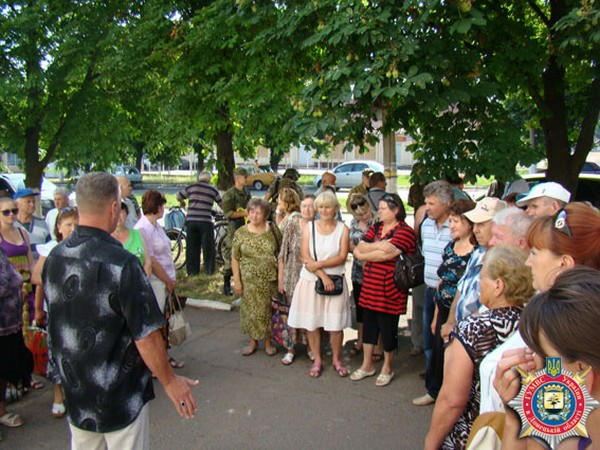 Начальник областной милиции пообщался с жителями прифронтовой Марьинки