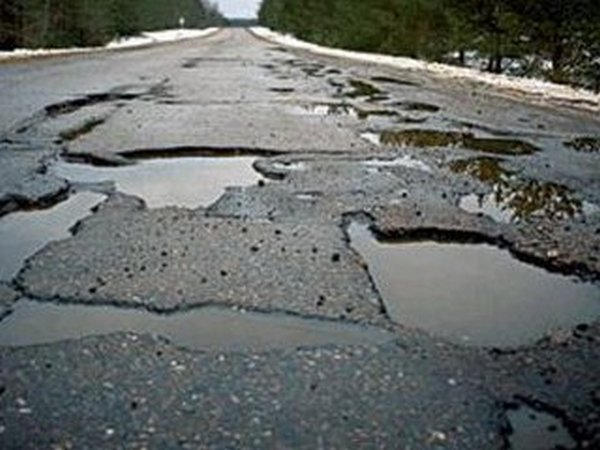 Некоторые дороги в Марьинском районе почти полностью разрушены