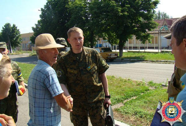 Начальник областной милиции пообщался с жителями прифронтовой Марьинки